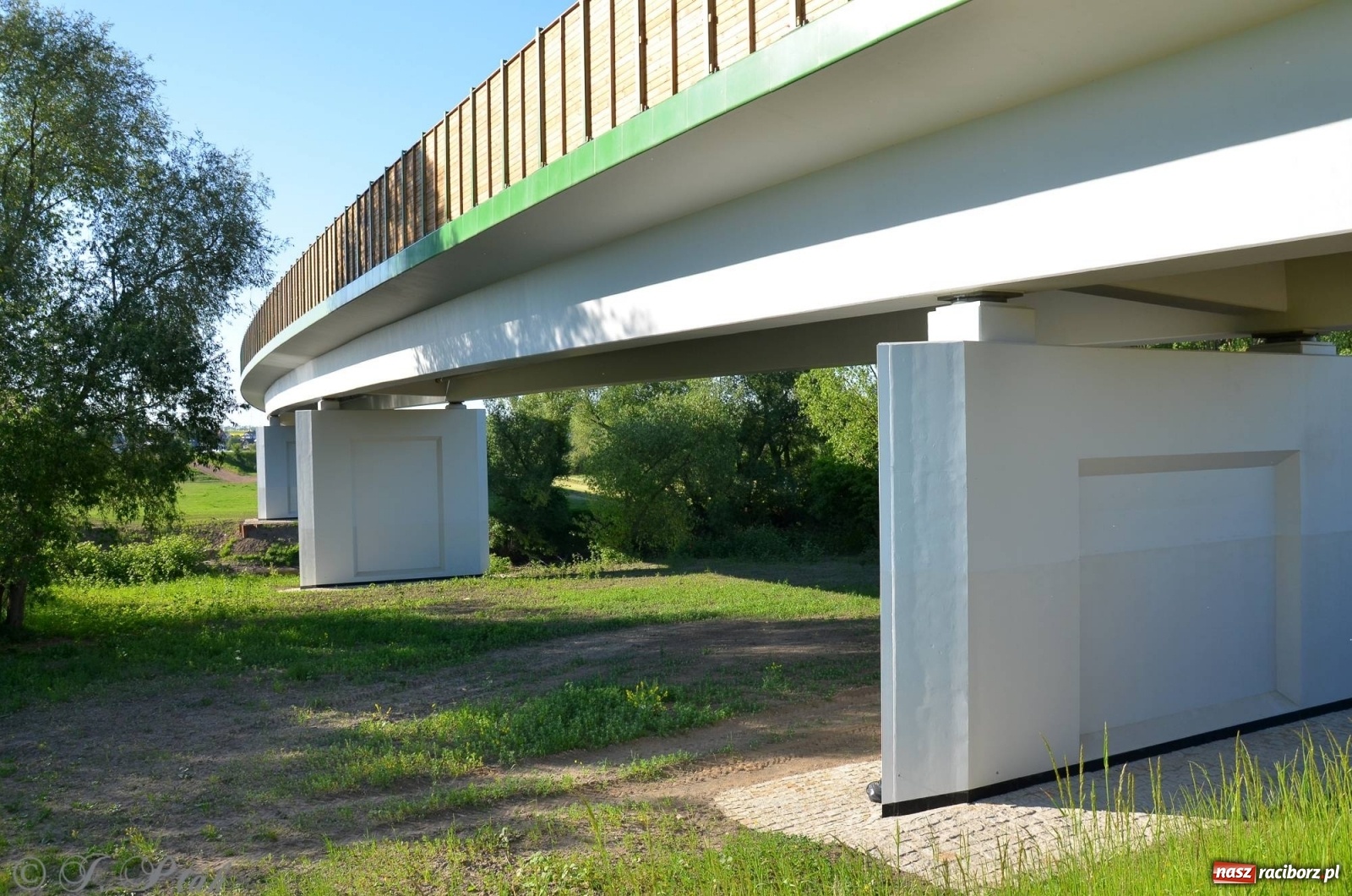 Zdjęcie w galerii na portalu naszraciborz.pl: Obwodnica i okolice. Tak zagospodarowano teren wokół nowej drogi wiadomości z regionu