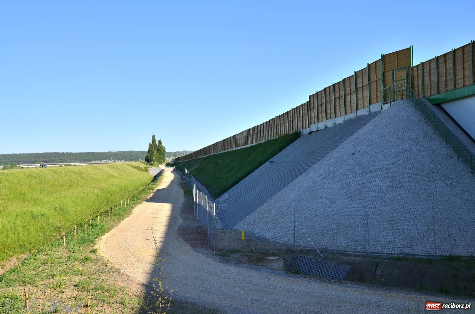 Zdjęcie w galerii na portalu naszraciborz.pl: Obwodnica i okolice. Tak zagospodarowano teren wokół nowej drogi wiadomości z regionu