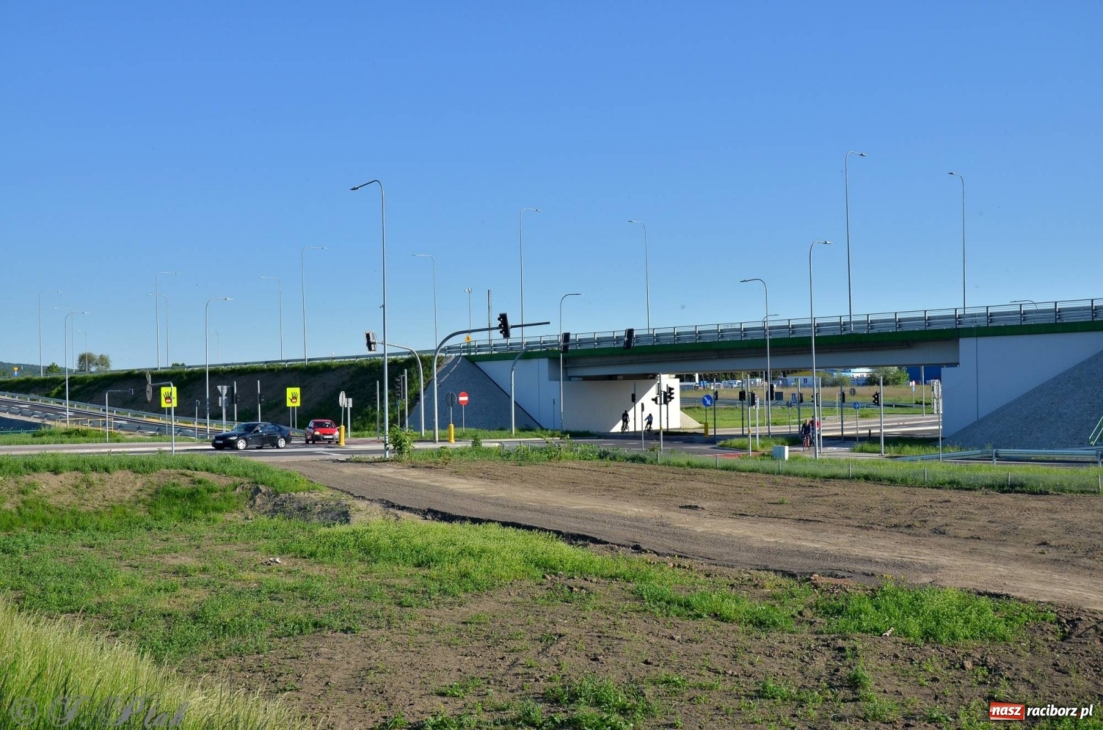 Zdjęcie w galerii na portalu naszraciborz.pl: Obwodnica i okolice. Tak zagospodarowano teren wokół nowej drogi wiadomości z regionu