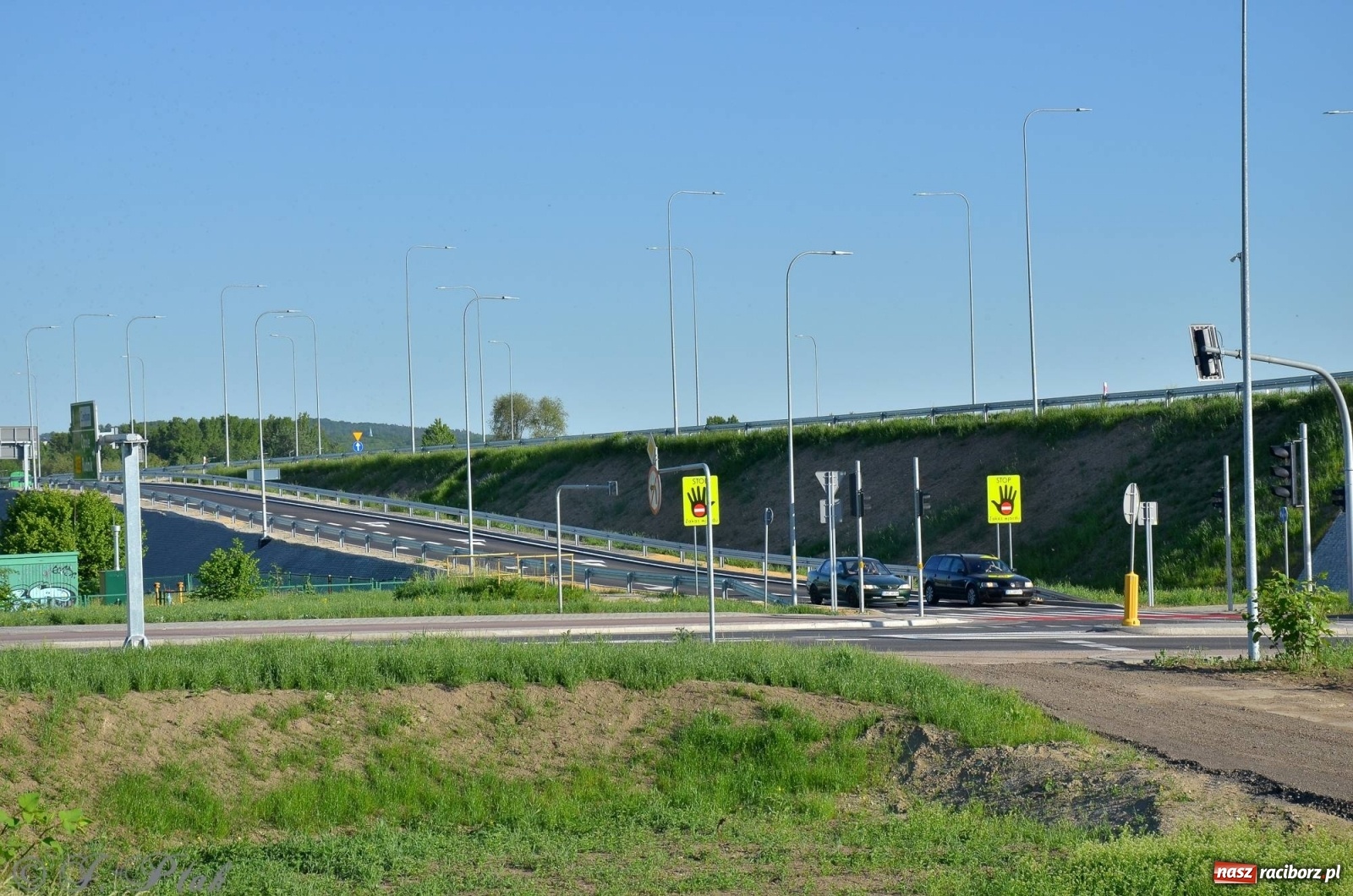 Zdjęcie w galerii na portalu naszraciborz.pl: Obwodnica i okolice. Tak zagospodarowano teren wokół nowej drogi wiadomości z regionu