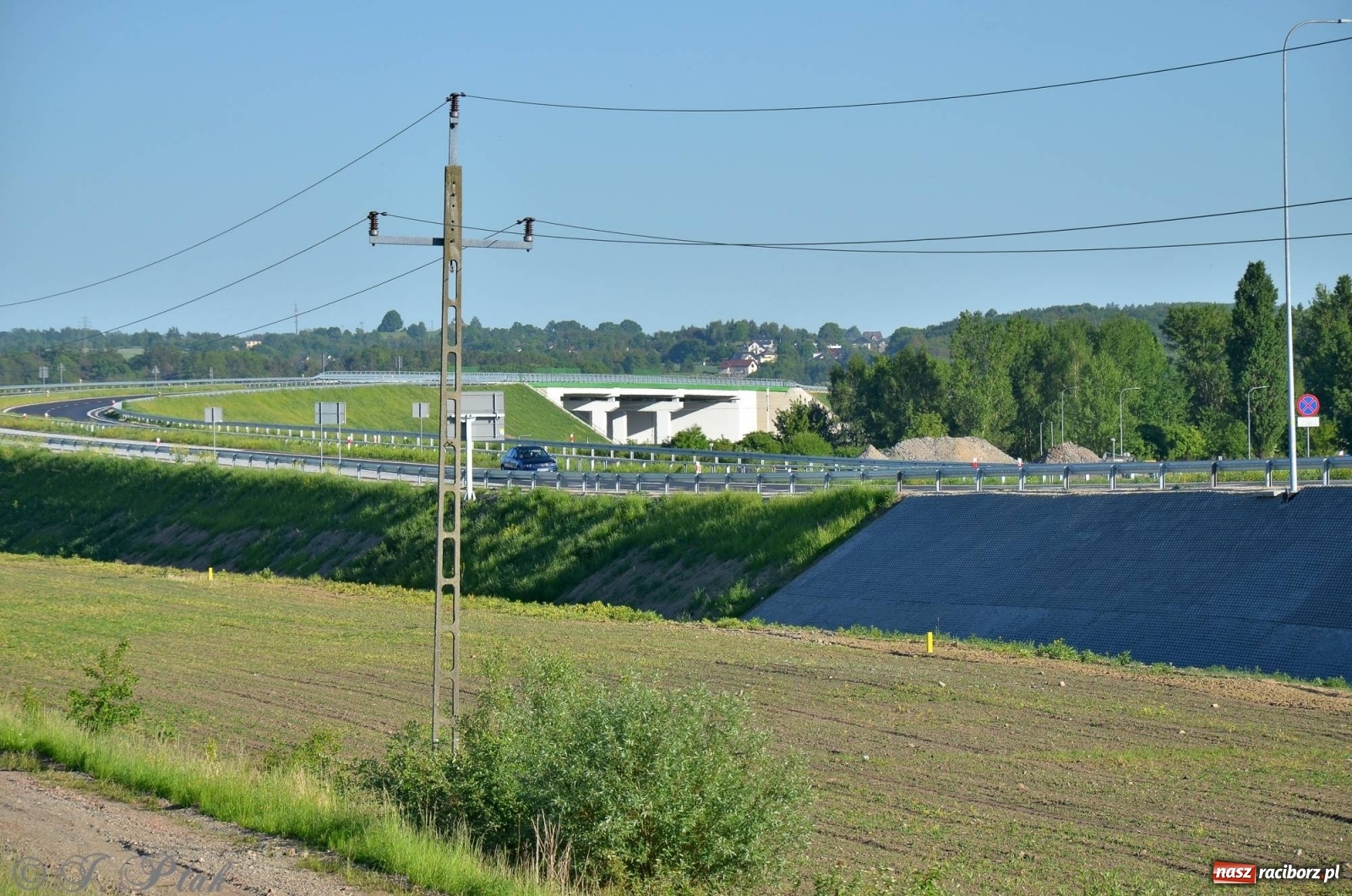 Zdjęcie w galerii na portalu naszraciborz.pl: Obwodnica i okolice. Tak zagospodarowano teren wokół nowej drogi wiadomości z regionu