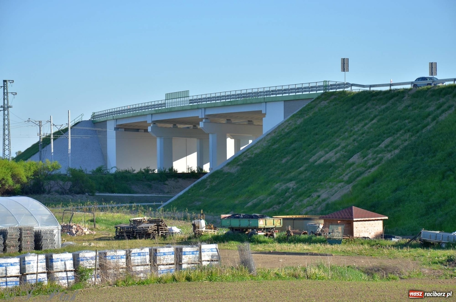 Zdjęcie w galerii na portalu naszraciborz.pl: Obwodnica i okolice. Tak zagospodarowano teren wokół nowej drogi wiadomości z regionu