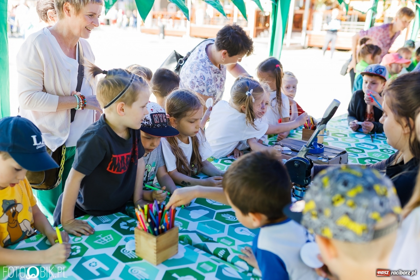 Zdjęcie w galerii na portalu naszraciborz.pl: Festyn ekologiczny na raciborskim Rynku [FOTO i WIDEO] wiadomości z regionu
