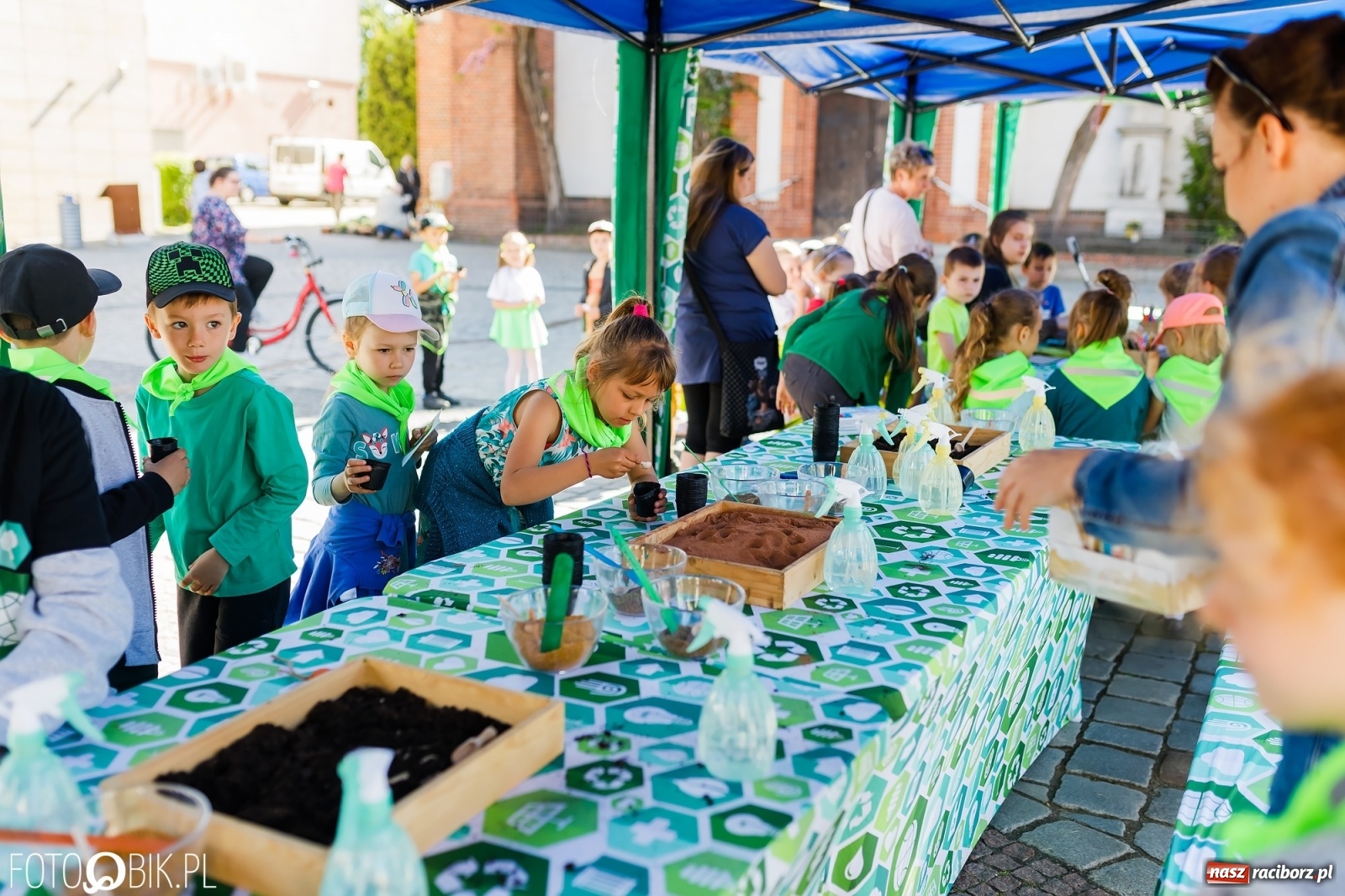 Zdjęcie w galerii na portalu naszraciborz.pl: Festyn ekologiczny na raciborskim Rynku [FOTO i WIDEO] wiadomości z regionu