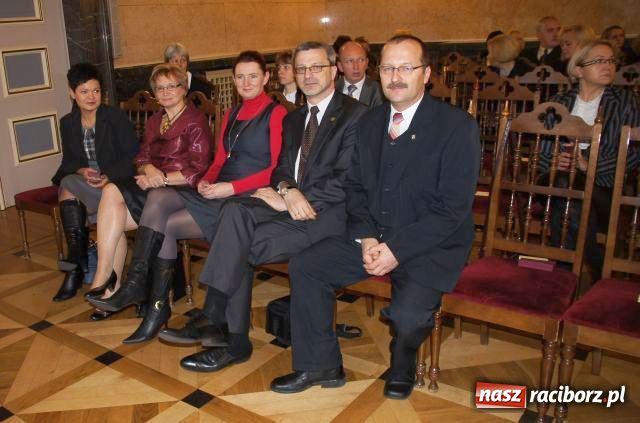 Zdjęcie w galerii na portalu naszraciborz.pl: Srebrne Krzyże Zasługi dla pedagogów wiadomości z regionu