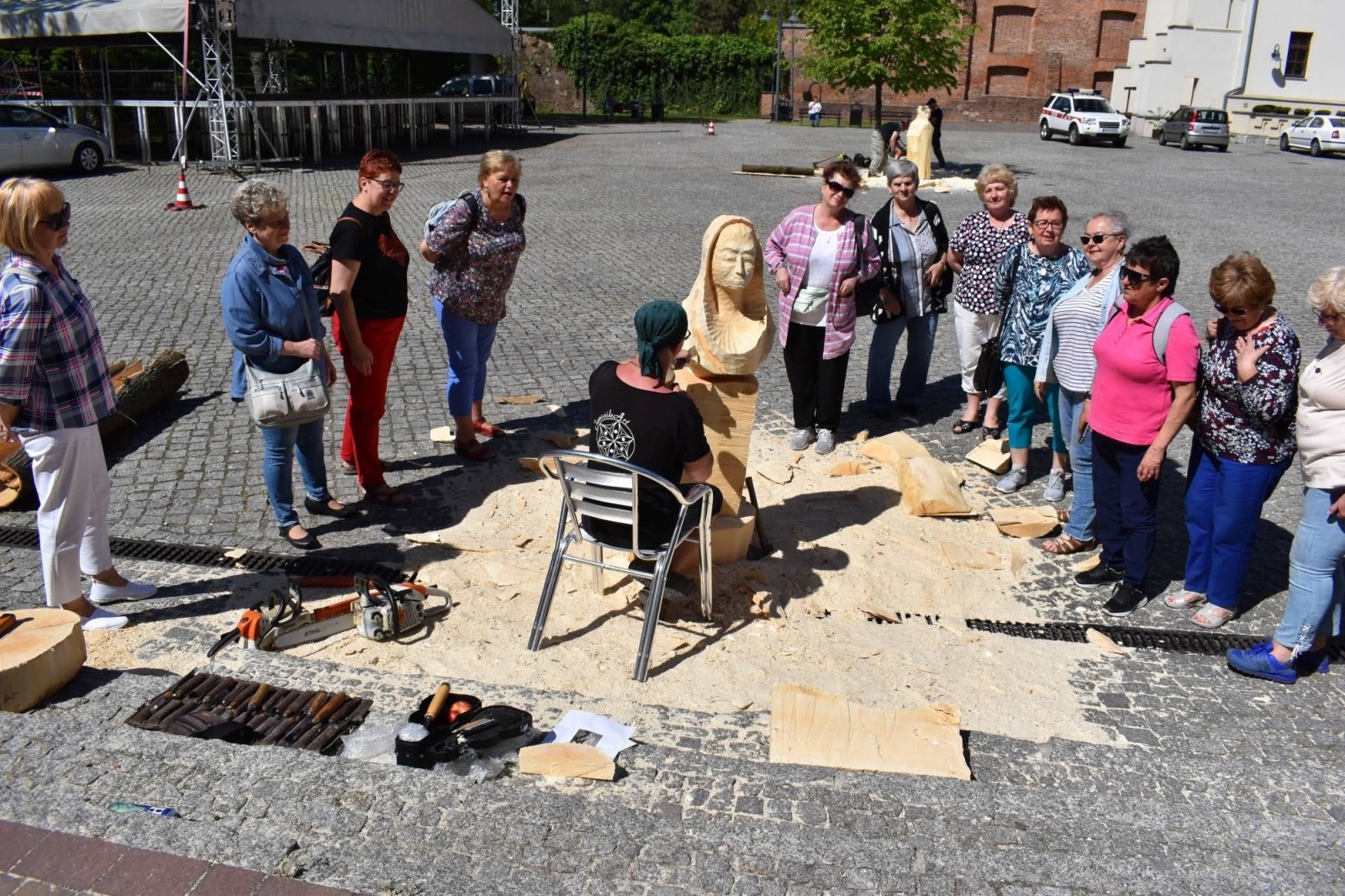 Zdjęcie w galerii na portalu naszraciborz.pl: Wióry lecą, turyści wniebowzięci wiadomości z regionu