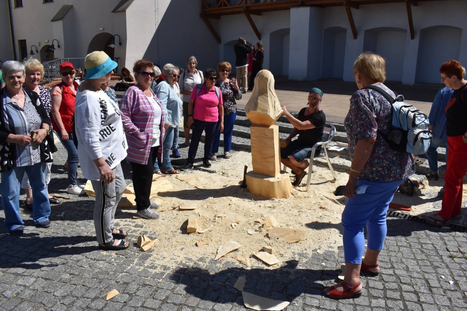 Zdjęcie w galerii na portalu naszraciborz.pl: Wióry lecą, turyści wniebowzięci wiadomości z regionu