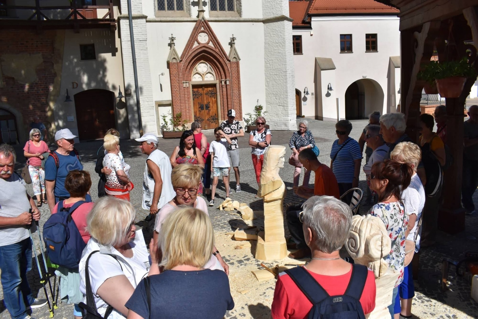Zdjęcie w galerii na portalu naszraciborz.pl: Wióry lecą, turyści wniebowzięci wiadomości z regionu