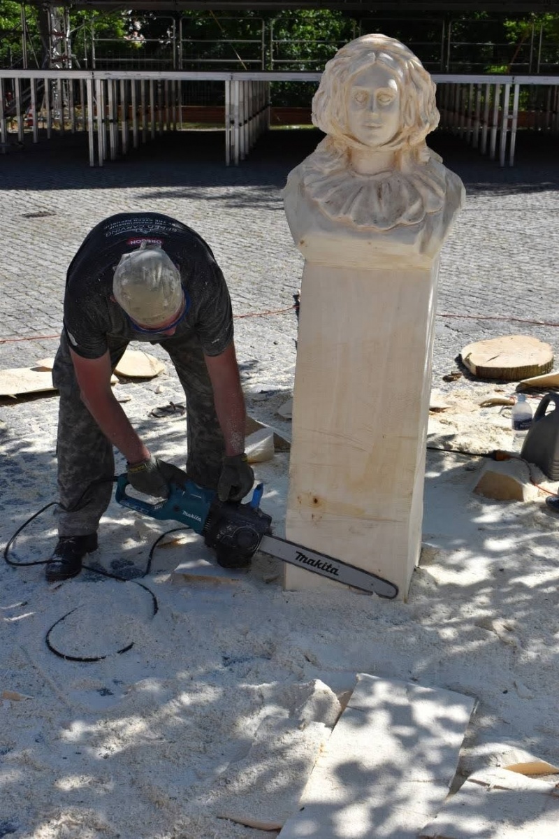 Zdjęcie w galerii na portalu naszraciborz.pl: Wióry lecą, turyści wniebowzięci wiadomości z regionu