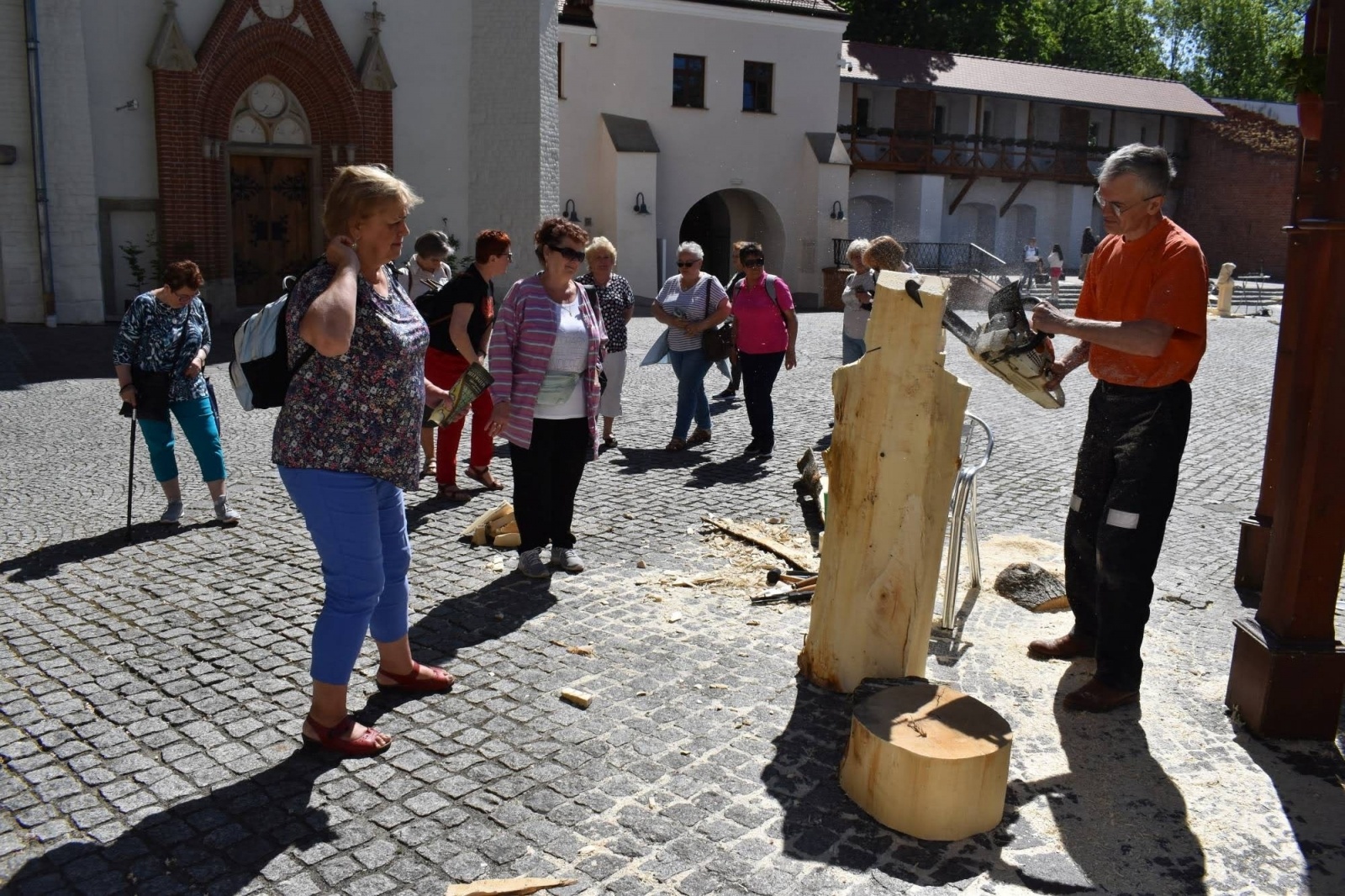 Zdjęcie w galerii na portalu naszraciborz.pl: Wióry lecą, turyści wniebowzięci wiadomości z regionu