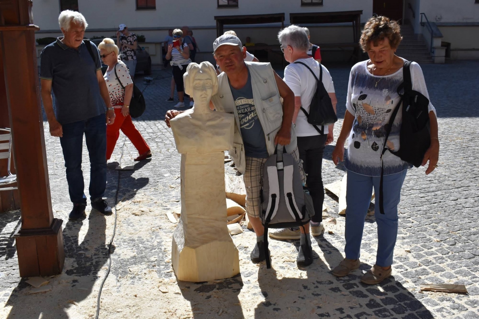 Zdjęcie w galerii na portalu naszraciborz.pl: Wióry lecą, turyści wniebowzięci wiadomości z regionu