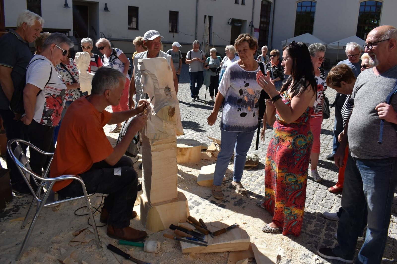 Zdjęcie w galerii na portalu naszraciborz.pl: Wióry lecą, turyści wniebowzięci wiadomości z regionu