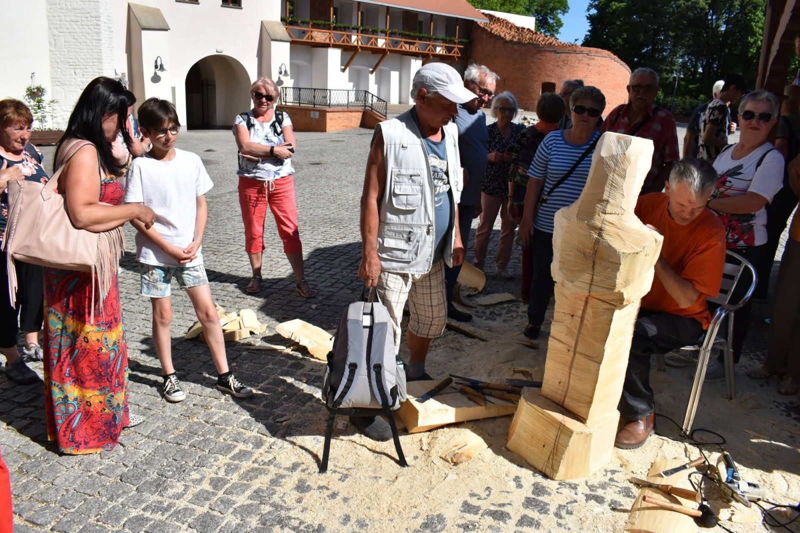 Zdjęcie w galerii na portalu naszraciborz.pl: Wióry lecą, turyści wniebowzięci wiadomości z regionu