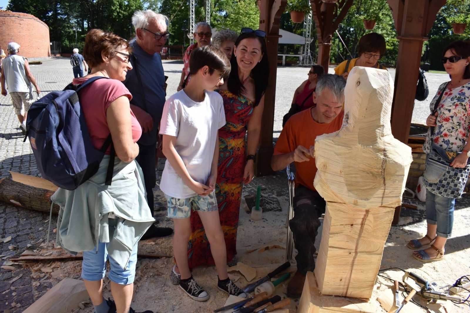 Zdjęcie w galerii na portalu naszraciborz.pl: Wióry lecą, turyści wniebowzięci wiadomości z regionu