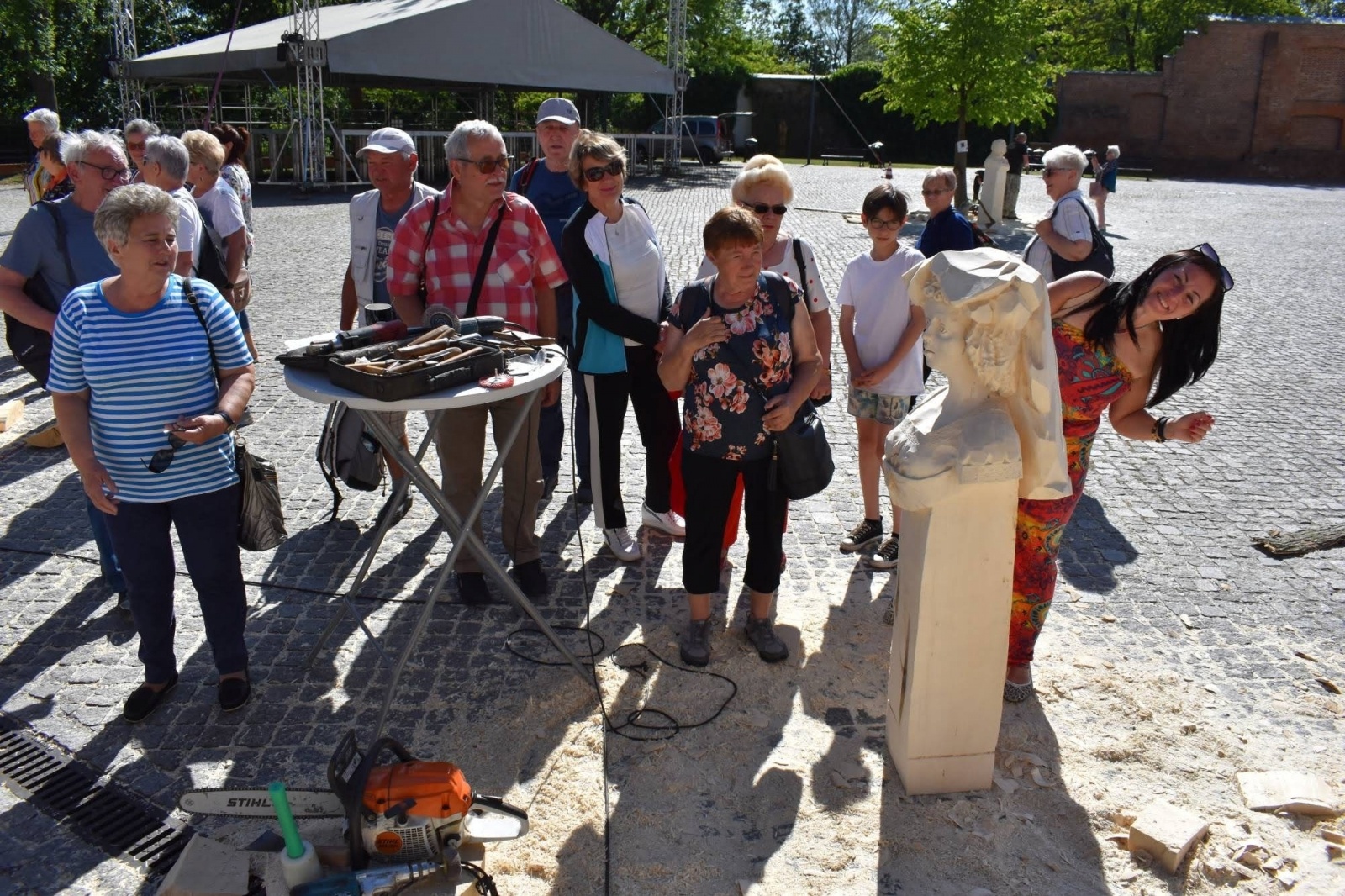 Zdjęcie w galerii na portalu naszraciborz.pl: Wióry lecą, turyści wniebowzięci wiadomości z regionu