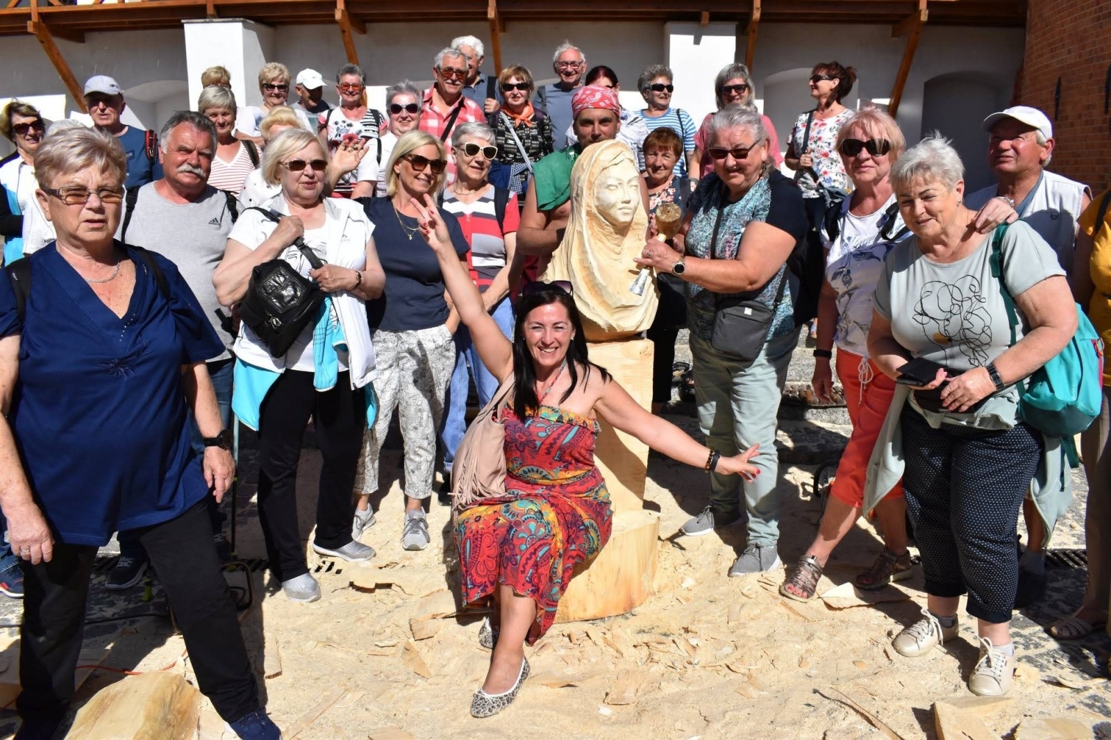 Zdjęcie w galerii na portalu naszraciborz.pl: Wióry lecą, turyści wniebowzięci wiadomości z regionu