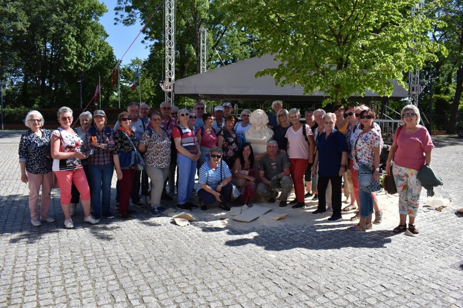 Zdjęcie w galerii na portalu naszraciborz.pl: Wióry lecą, turyści wniebowzięci wiadomości z regionu