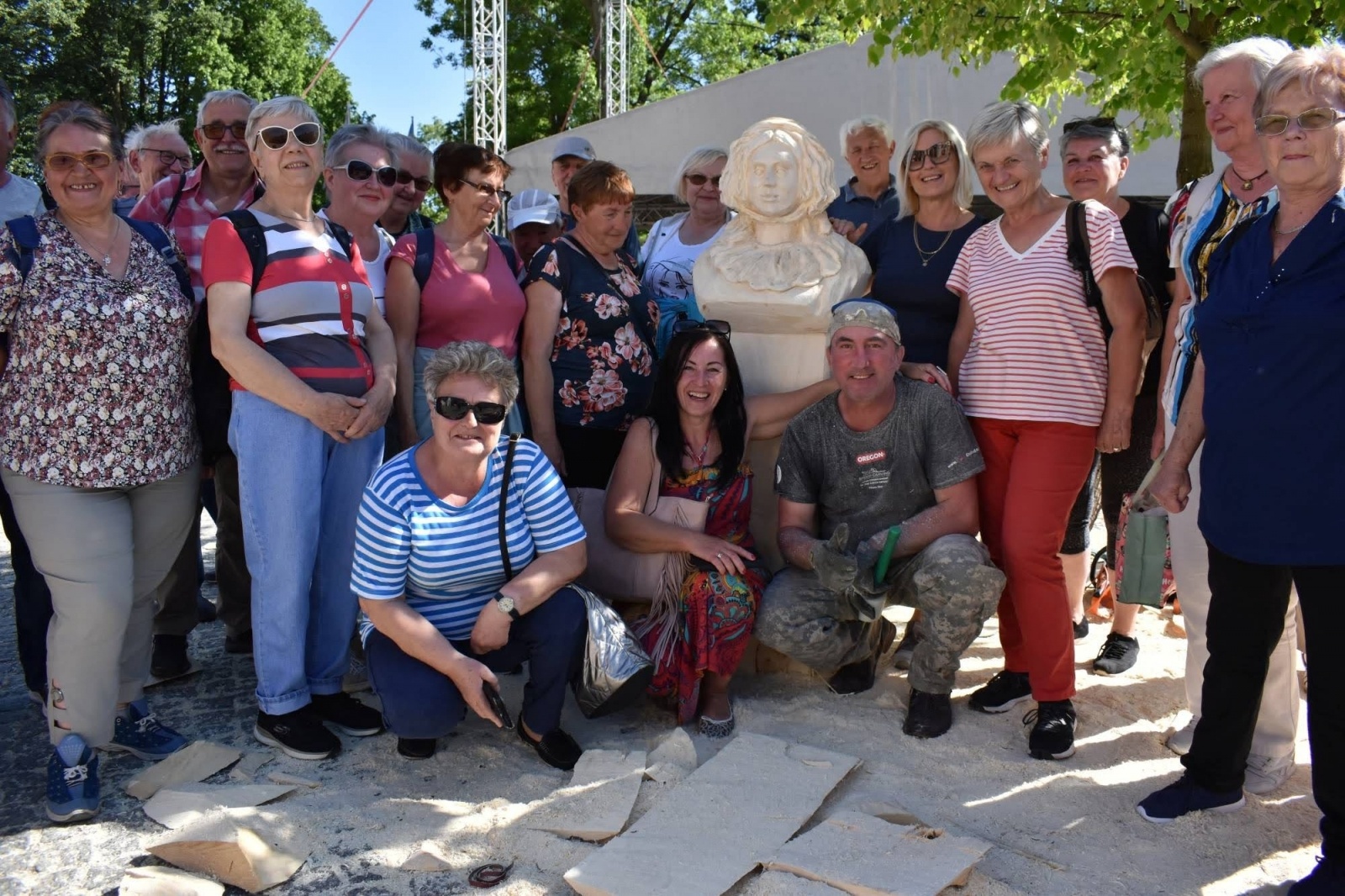 Zdjęcie w galerii na portalu naszraciborz.pl: Wióry lecą, turyści wniebowzięci wiadomości z regionu
