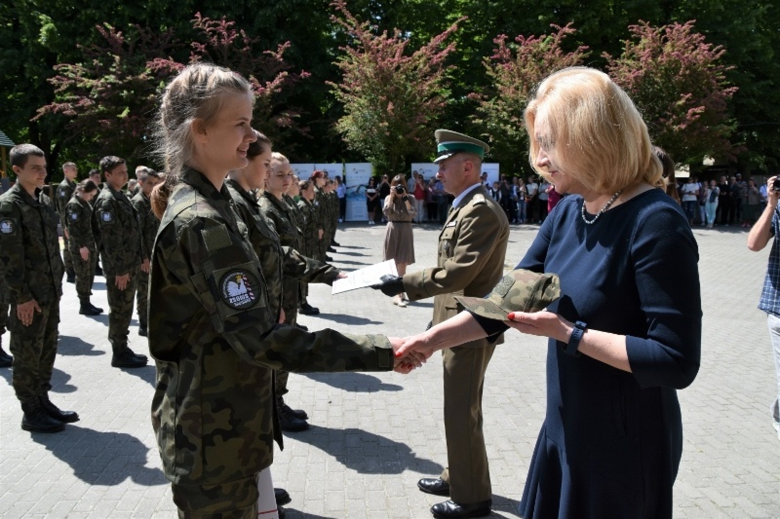 Zdjęcie w galerii na portalu naszraciborz.pl: Uroczyste ślubowanie patronackich klas Straży Granicznej w Raciborzu [FOTO i WIDEO] wiadomości z regionu