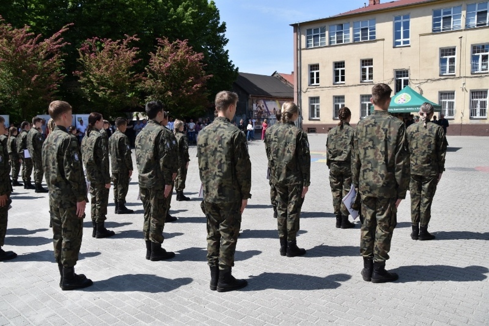 Zdjęcie w galerii na portalu naszraciborz.pl: Uroczyste ślubowanie patronackich klas Straży Granicznej w Raciborzu [FOTO i WIDEO] wiadomości z regionu