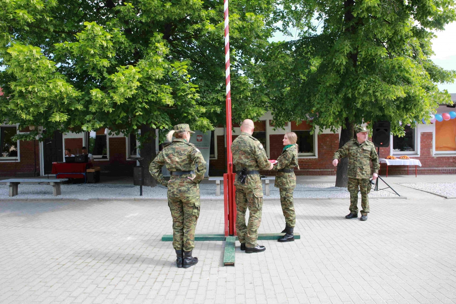 Zdjęcie w galerii na portalu naszraciborz.pl: Uroczyste ślubowanie patronackich klas Straży Granicznej w Raciborzu [FOTO i WIDEO] wiadomości z regionu