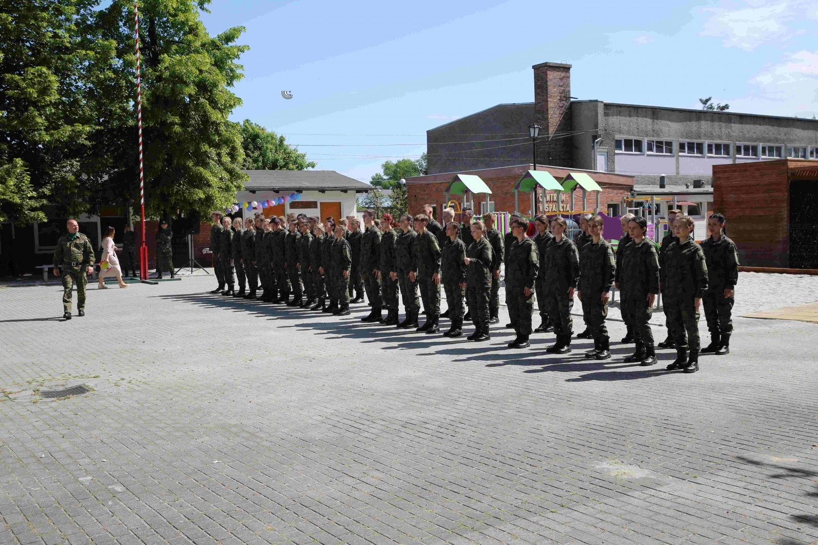 Zdjęcie w galerii na portalu naszraciborz.pl: Uroczyste ślubowanie patronackich klas Straży Granicznej w Raciborzu [FOTO i WIDEO] wiadomości z regionu