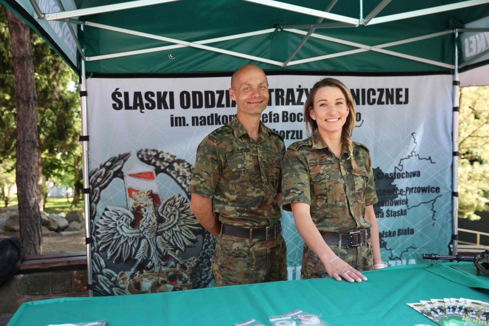 Zdjęcie w galerii na portalu naszraciborz.pl: Uroczyste ślubowanie patronackich klas Straży Granicznej w Raciborzu [FOTO i WIDEO] wiadomości z regionu