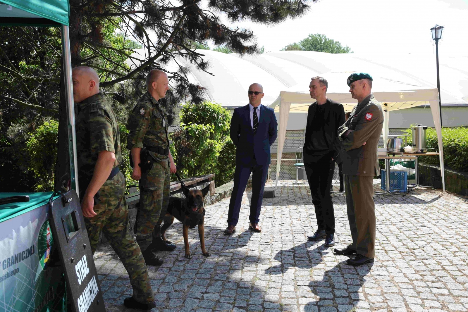 Zdjęcie w galerii na portalu naszraciborz.pl: Uroczyste ślubowanie patronackich klas Straży Granicznej w Raciborzu [FOTO i WIDEO] wiadomości z regionu