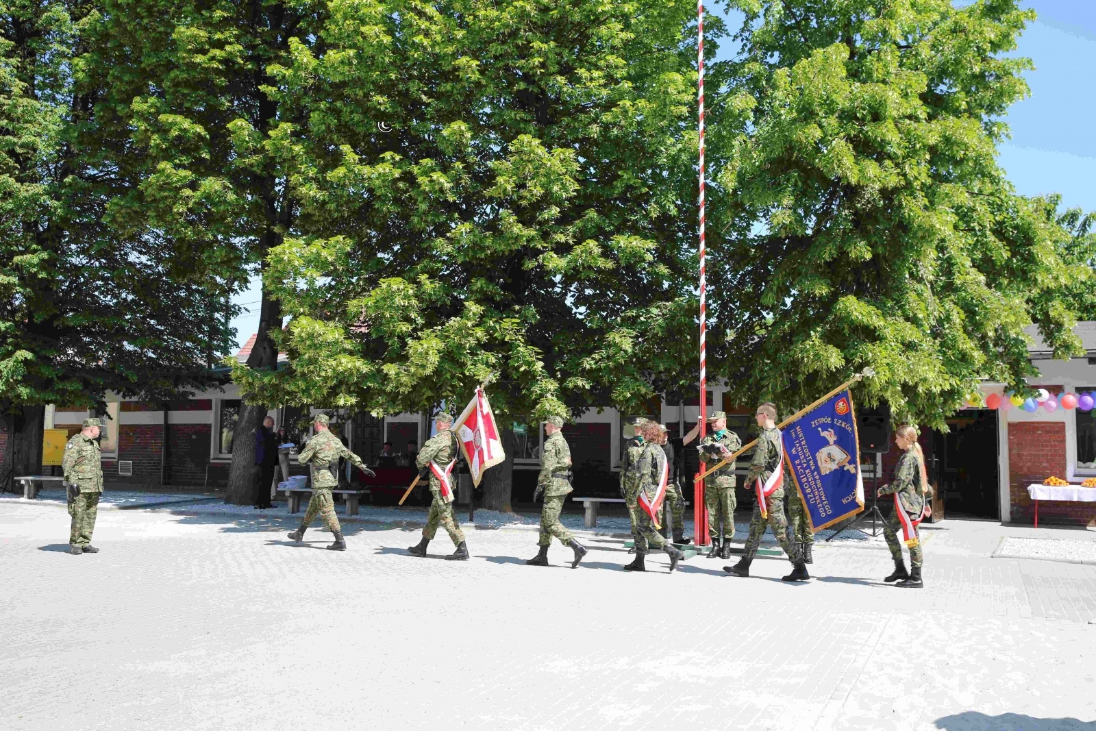 Zdjęcie w galerii na portalu naszraciborz.pl: Uroczyste ślubowanie patronackich klas Straży Granicznej w Raciborzu [FOTO i WIDEO] wiadomości z regionu