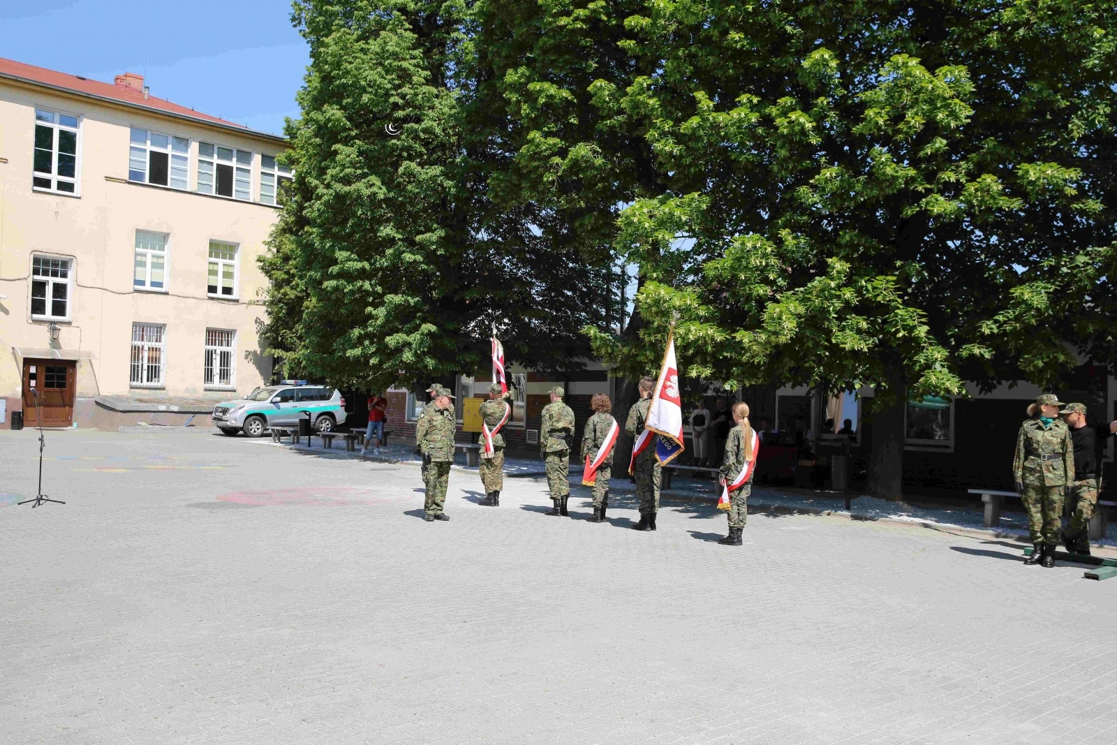 Zdjęcie w galerii na portalu naszraciborz.pl: Uroczyste ślubowanie patronackich klas Straży Granicznej w Raciborzu [FOTO i WIDEO] wiadomości z regionu