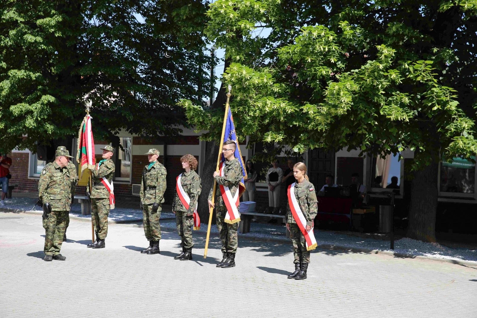 Zdjęcie w galerii na portalu naszraciborz.pl: Uroczyste ślubowanie patronackich klas Straży Granicznej w Raciborzu [FOTO i WIDEO] wiadomości z regionu