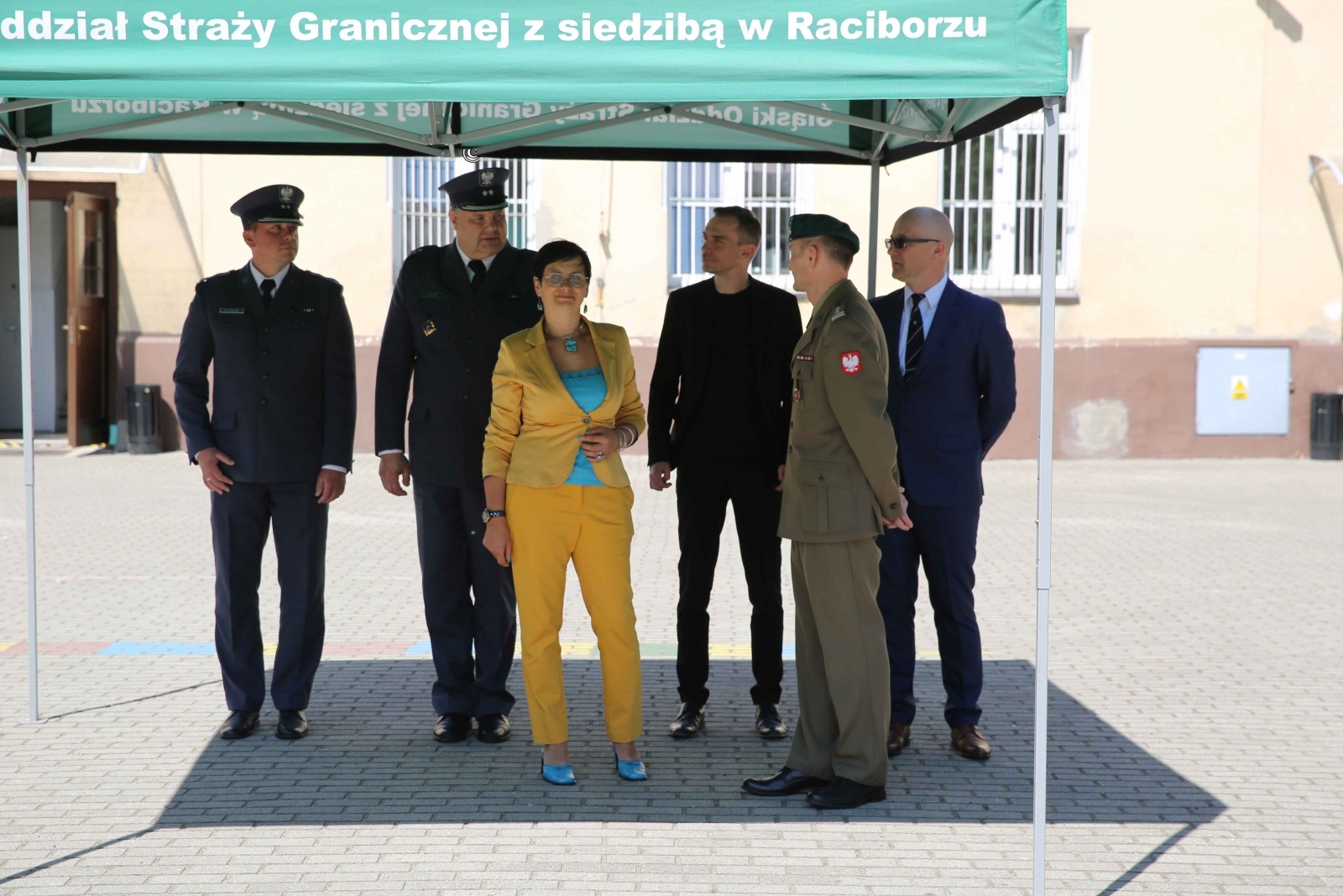 Zdjęcie w galerii na portalu naszraciborz.pl: Uroczyste ślubowanie patronackich klas Straży Granicznej w Raciborzu [FOTO i WIDEO] wiadomości z regionu