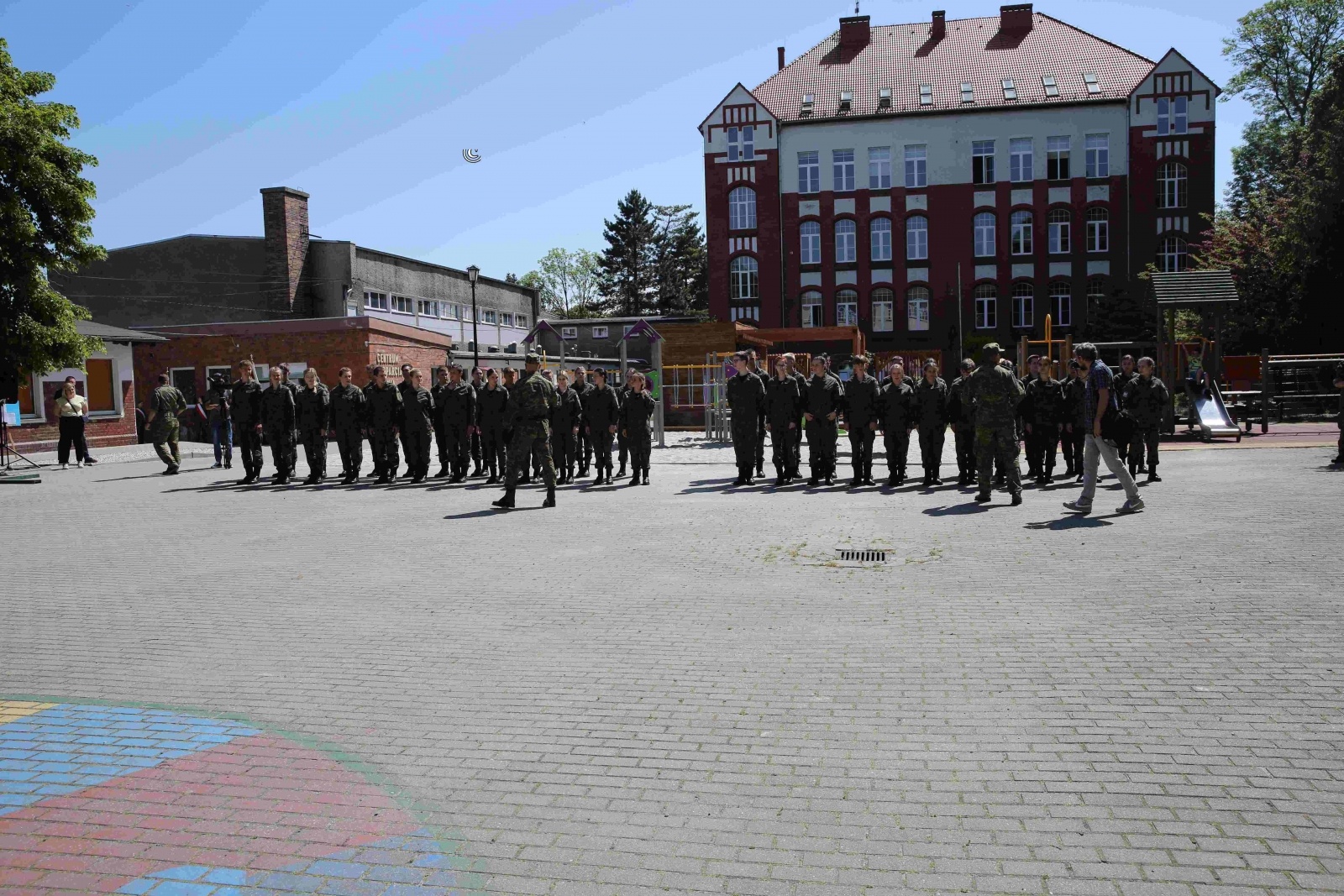 Zdjęcie w galerii na portalu naszraciborz.pl: Uroczyste ślubowanie patronackich klas Straży Granicznej w Raciborzu [FOTO i WIDEO] wiadomości z regionu