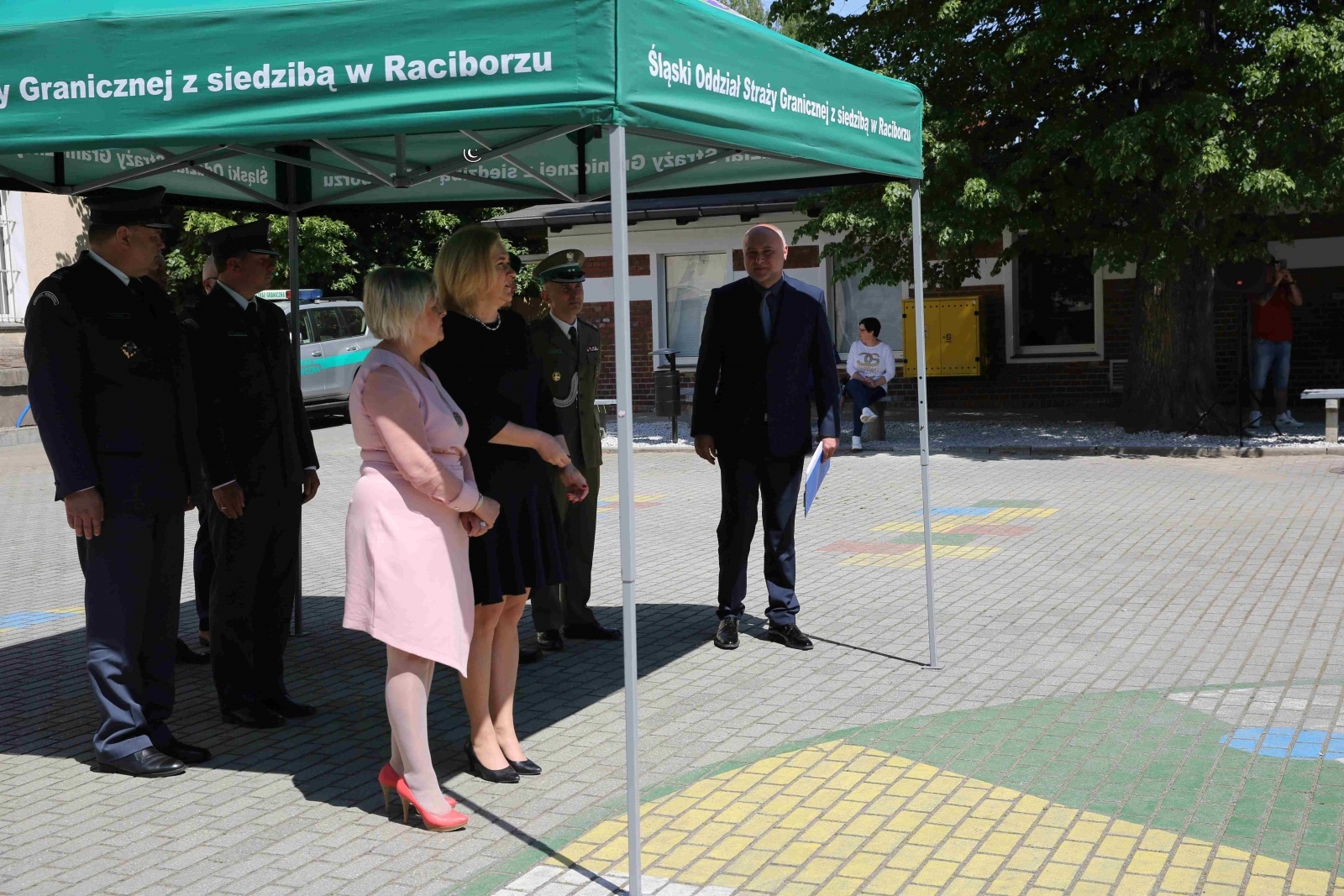 Zdjęcie w galerii na portalu naszraciborz.pl: Uroczyste ślubowanie patronackich klas Straży Granicznej w Raciborzu [FOTO i WIDEO] wiadomości z regionu