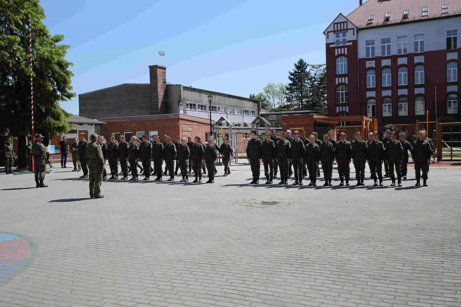 Zdjęcie w galerii na portalu naszraciborz.pl: Uroczyste ślubowanie patronackich klas Straży Granicznej w Raciborzu [FOTO i WIDEO] wiadomości z regionu