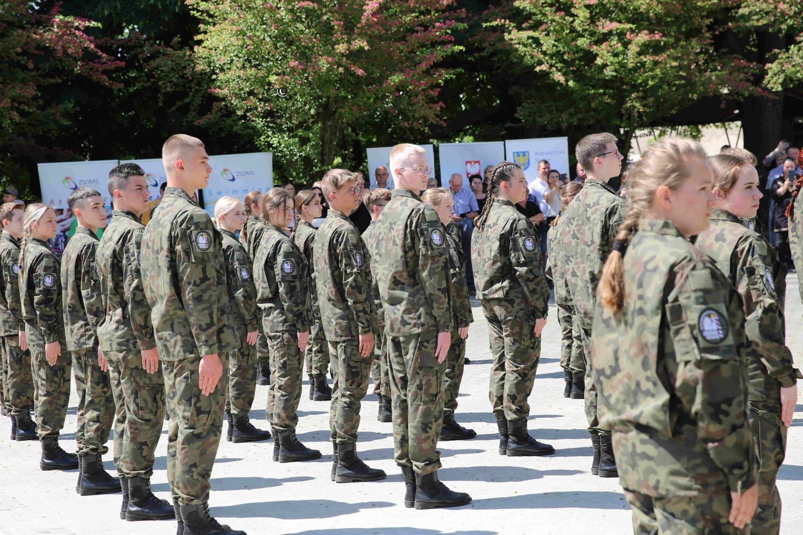 Zdjęcie w galerii na portalu naszraciborz.pl: Uroczyste ślubowanie patronackich klas Straży Granicznej w Raciborzu [FOTO i WIDEO] wiadomości z regionu