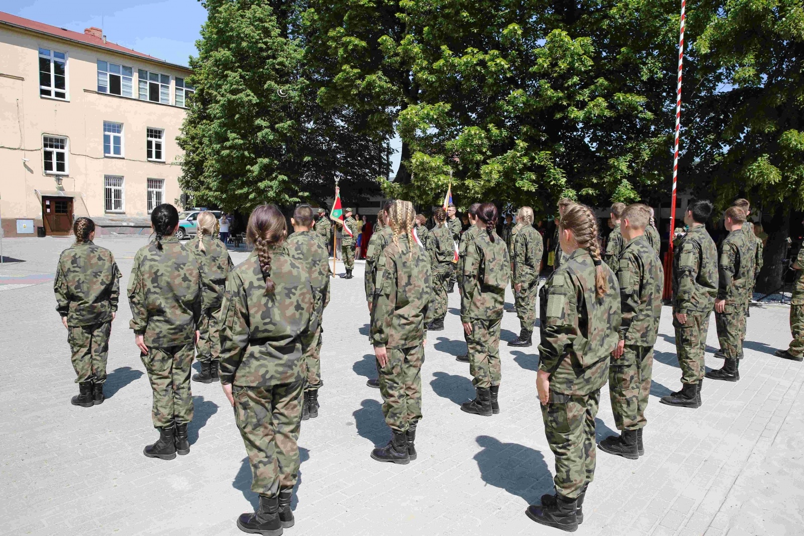 Zdjęcie w galerii na portalu naszraciborz.pl: Uroczyste ślubowanie patronackich klas Straży Granicznej w Raciborzu [FOTO i WIDEO] wiadomości z regionu