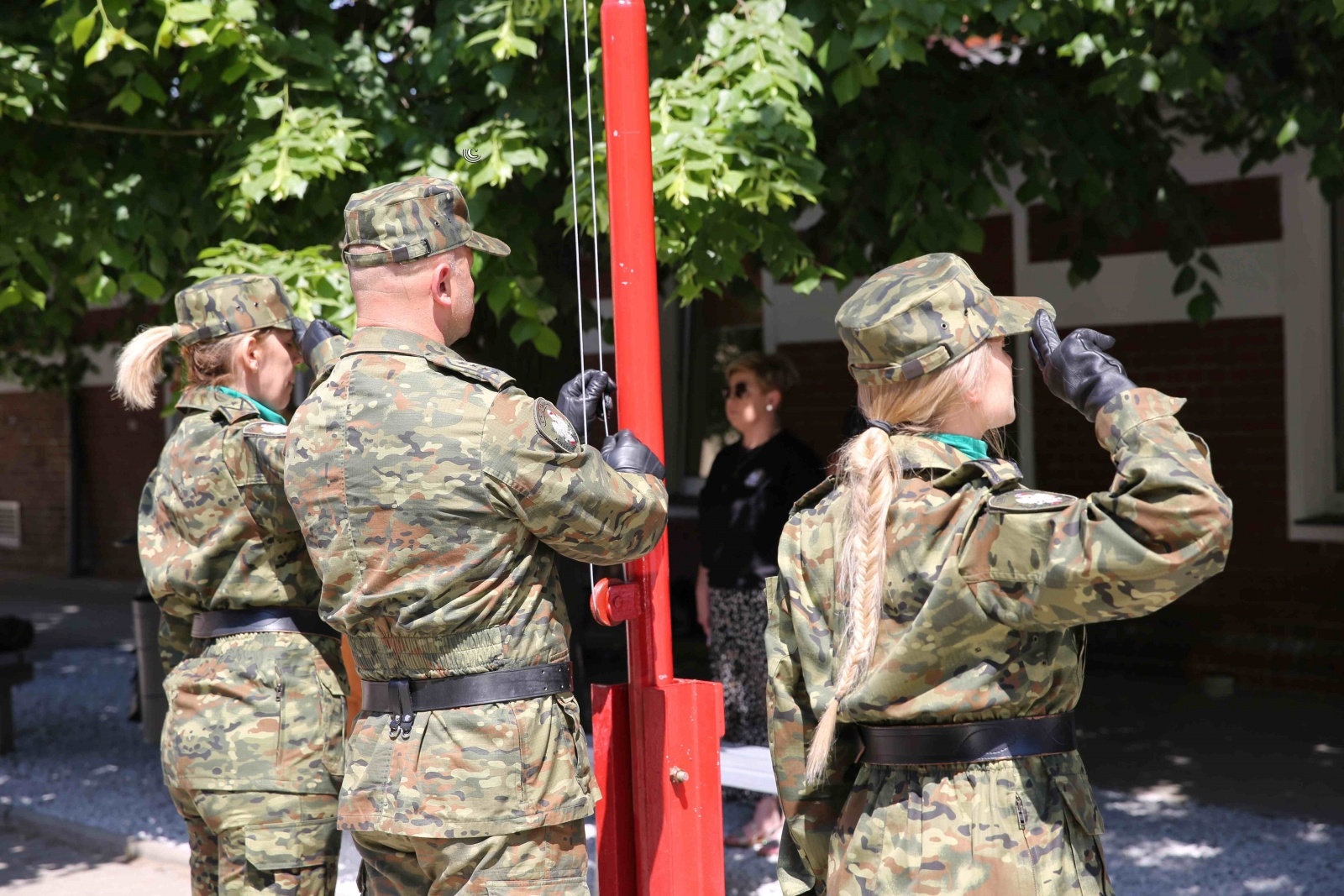 Zdjęcie w galerii na portalu naszraciborz.pl: Uroczyste ślubowanie patronackich klas Straży Granicznej w Raciborzu [FOTO i WIDEO] wiadomości z regionu