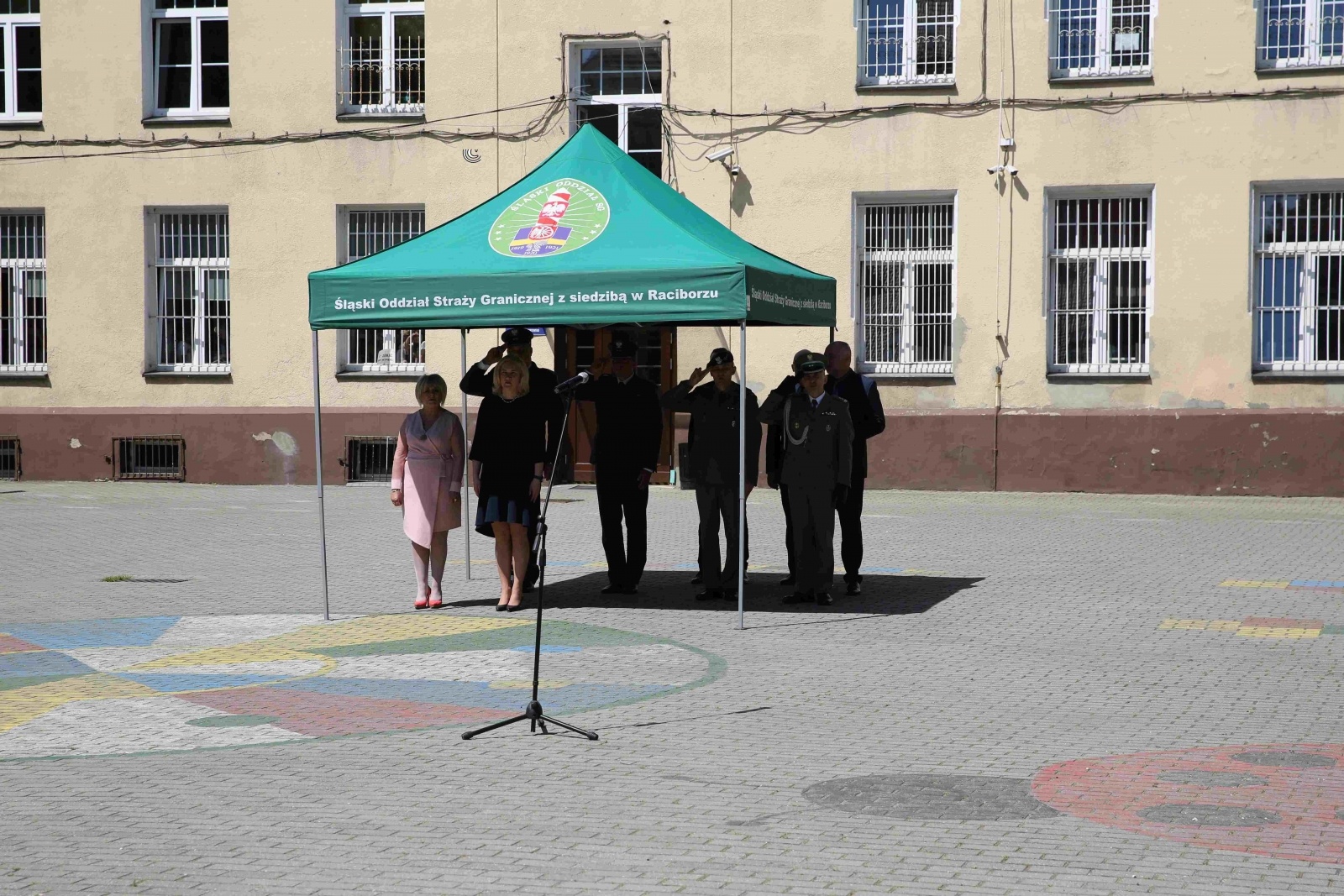 Zdjęcie w galerii na portalu naszraciborz.pl: Uroczyste ślubowanie patronackich klas Straży Granicznej w Raciborzu [FOTO i WIDEO] wiadomości z regionu