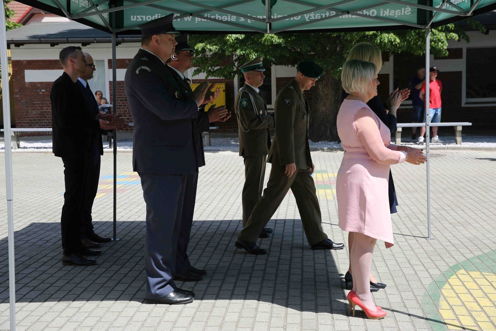 Zdjęcie w galerii na portalu naszraciborz.pl: Uroczyste ślubowanie patronackich klas Straży Granicznej w Raciborzu [FOTO i WIDEO] wiadomości z regionu