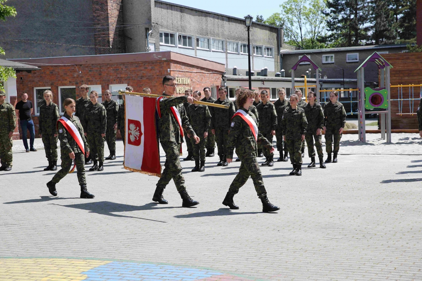 Zdjęcie w galerii na portalu naszraciborz.pl: Uroczyste ślubowanie patronackich klas Straży Granicznej w Raciborzu [FOTO i WIDEO] wiadomości z regionu