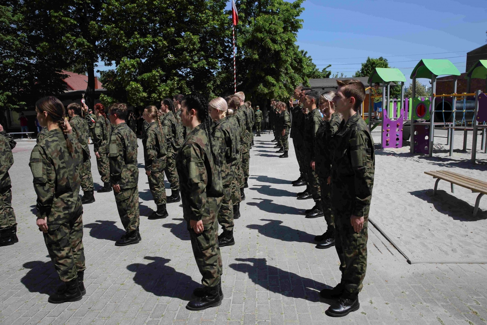 Zdjęcie w galerii na portalu naszraciborz.pl: Uroczyste ślubowanie patronackich klas Straży Granicznej w Raciborzu [FOTO i WIDEO] wiadomości z regionu