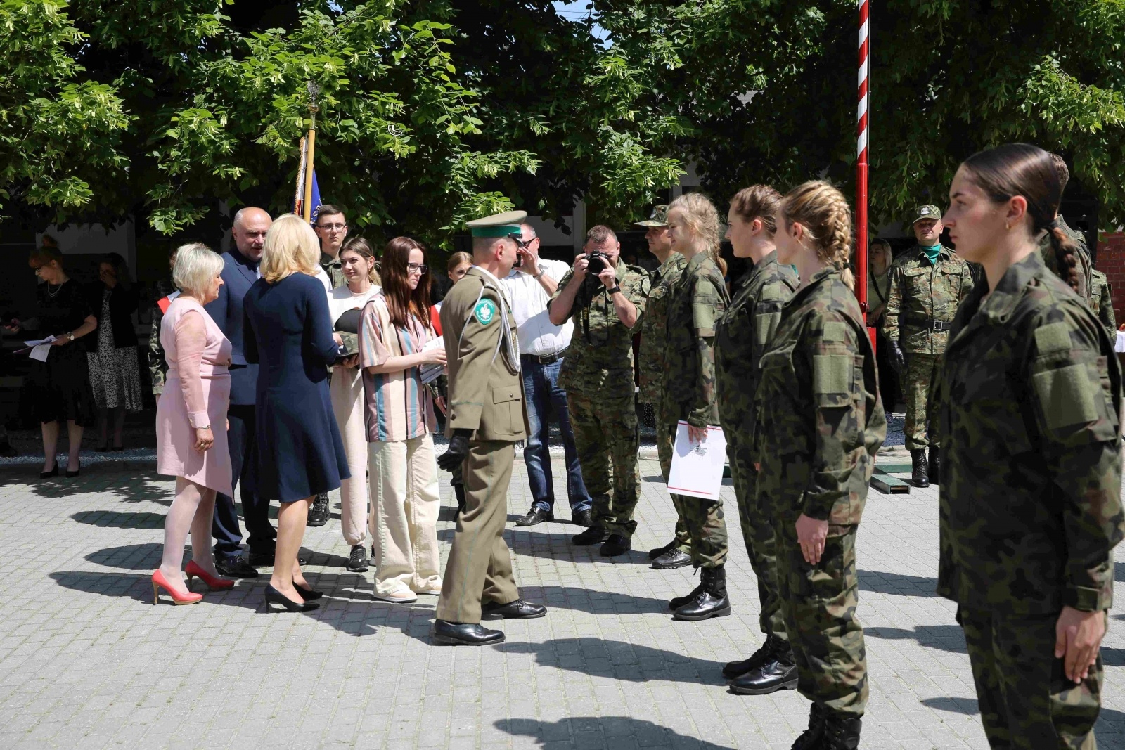 Zdjęcie w galerii na portalu naszraciborz.pl: Uroczyste ślubowanie patronackich klas Straży Granicznej w Raciborzu [FOTO i WIDEO] wiadomości z regionu
