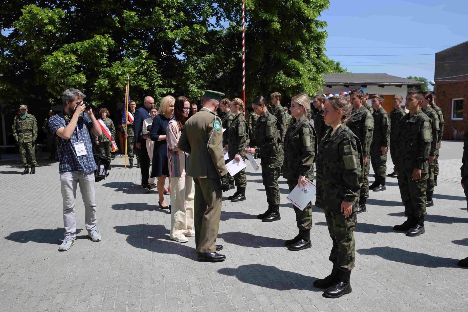 Zdjęcie w galerii na portalu naszraciborz.pl: Uroczyste ślubowanie patronackich klas Straży Granicznej w Raciborzu [FOTO i WIDEO] wiadomości z regionu