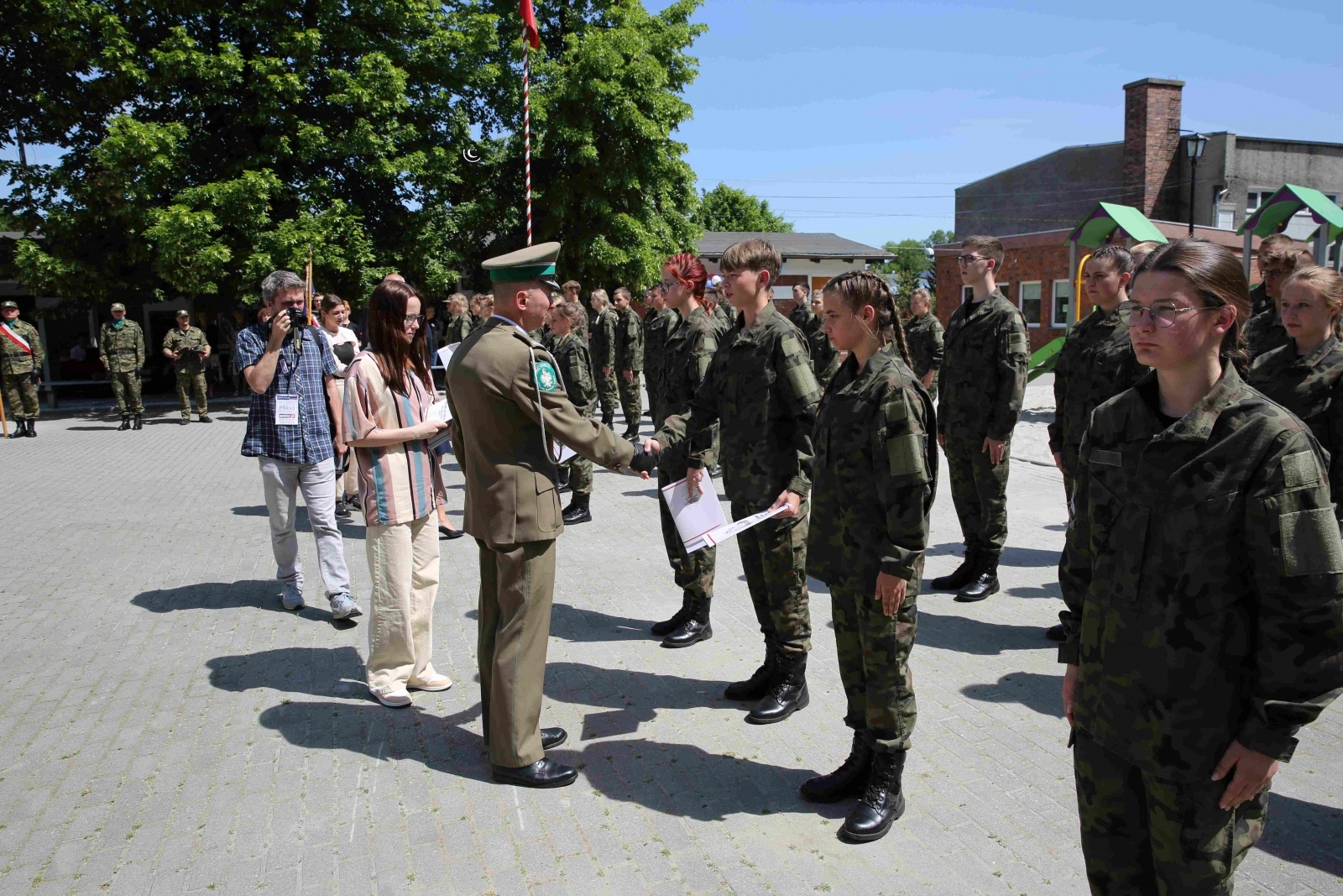 Zdjęcie w galerii na portalu naszraciborz.pl: Uroczyste ślubowanie patronackich klas Straży Granicznej w Raciborzu [FOTO i WIDEO] wiadomości z regionu
