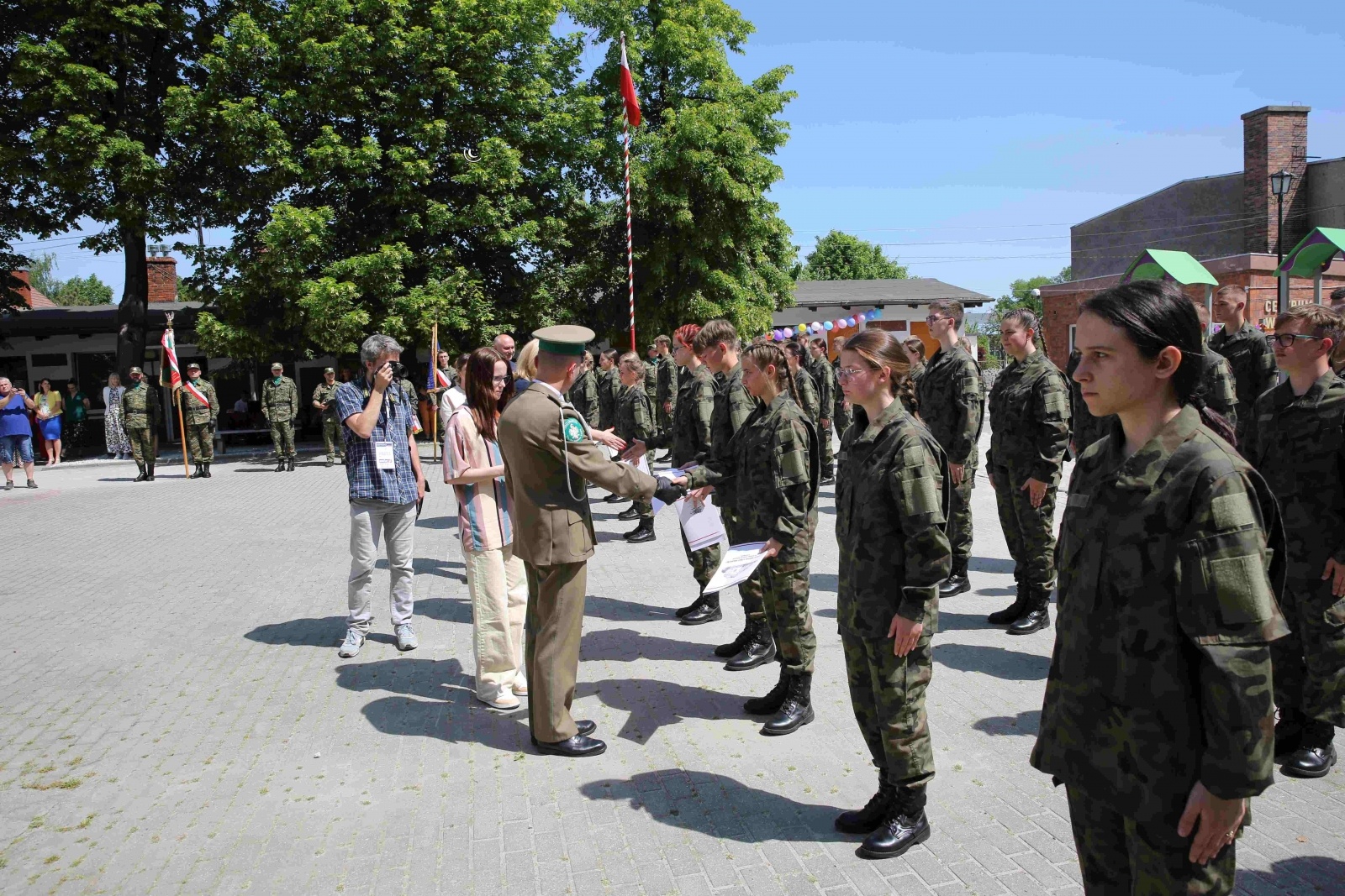 Zdjęcie w galerii na portalu naszraciborz.pl: Uroczyste ślubowanie patronackich klas Straży Granicznej w Raciborzu [FOTO i WIDEO] wiadomości z regionu