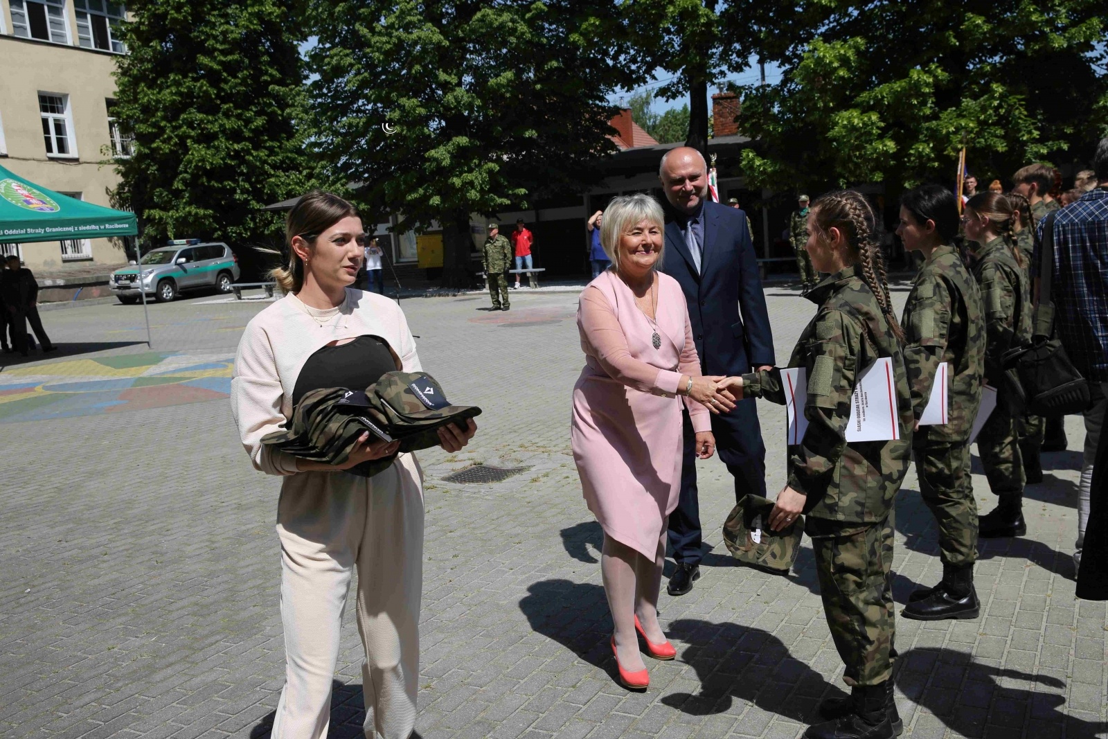 Zdjęcie w galerii na portalu naszraciborz.pl: Uroczyste ślubowanie patronackich klas Straży Granicznej w Raciborzu [FOTO i WIDEO] wiadomości z regionu