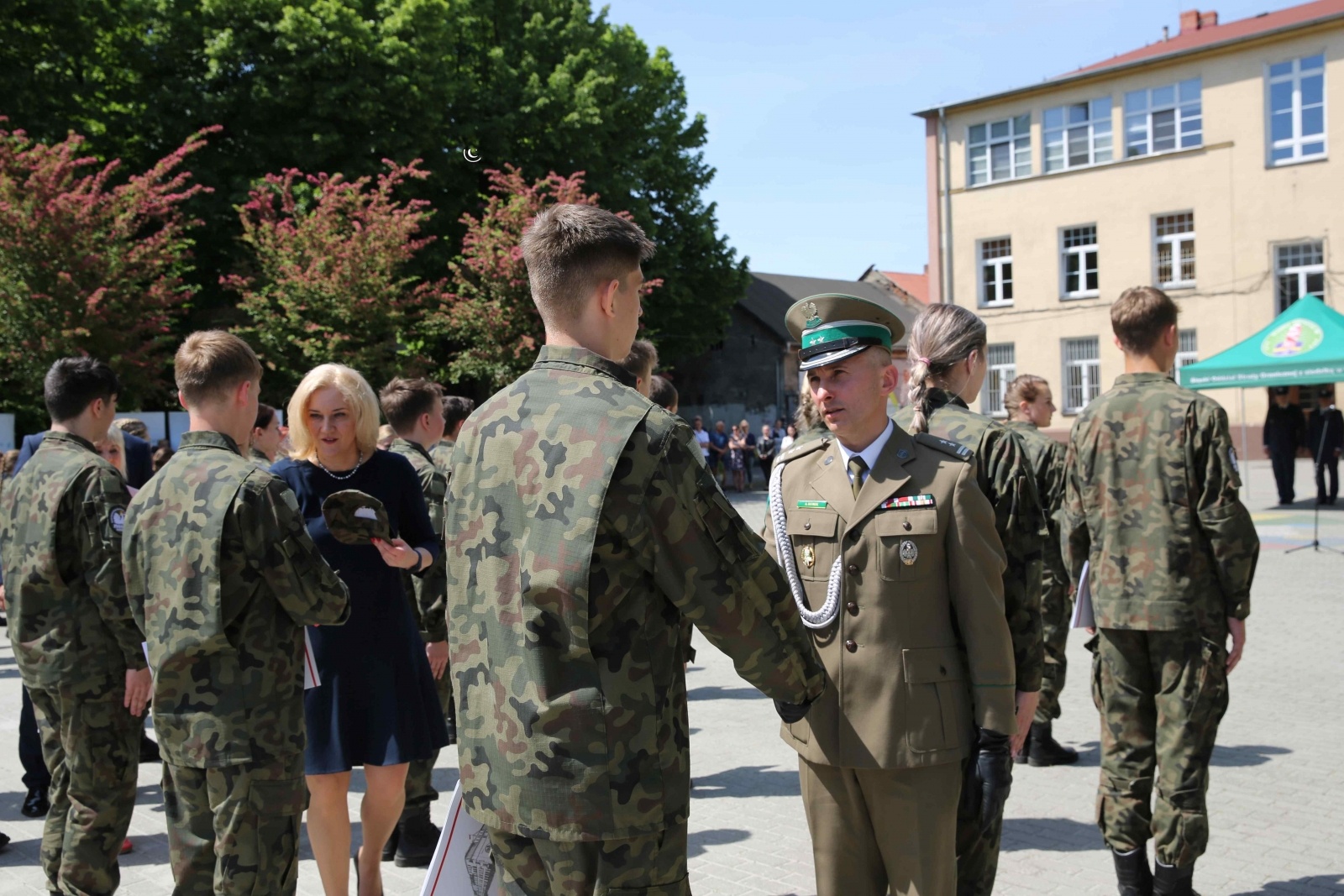 Zdjęcie w galerii na portalu naszraciborz.pl: Uroczyste ślubowanie patronackich klas Straży Granicznej w Raciborzu [FOTO i WIDEO] wiadomości z regionu