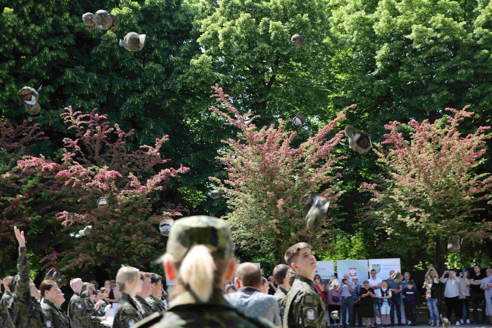 Zdjęcie w galerii na portalu naszraciborz.pl: Uroczyste ślubowanie patronackich klas Straży Granicznej w Raciborzu [FOTO i WIDEO] wiadomości z regionu
