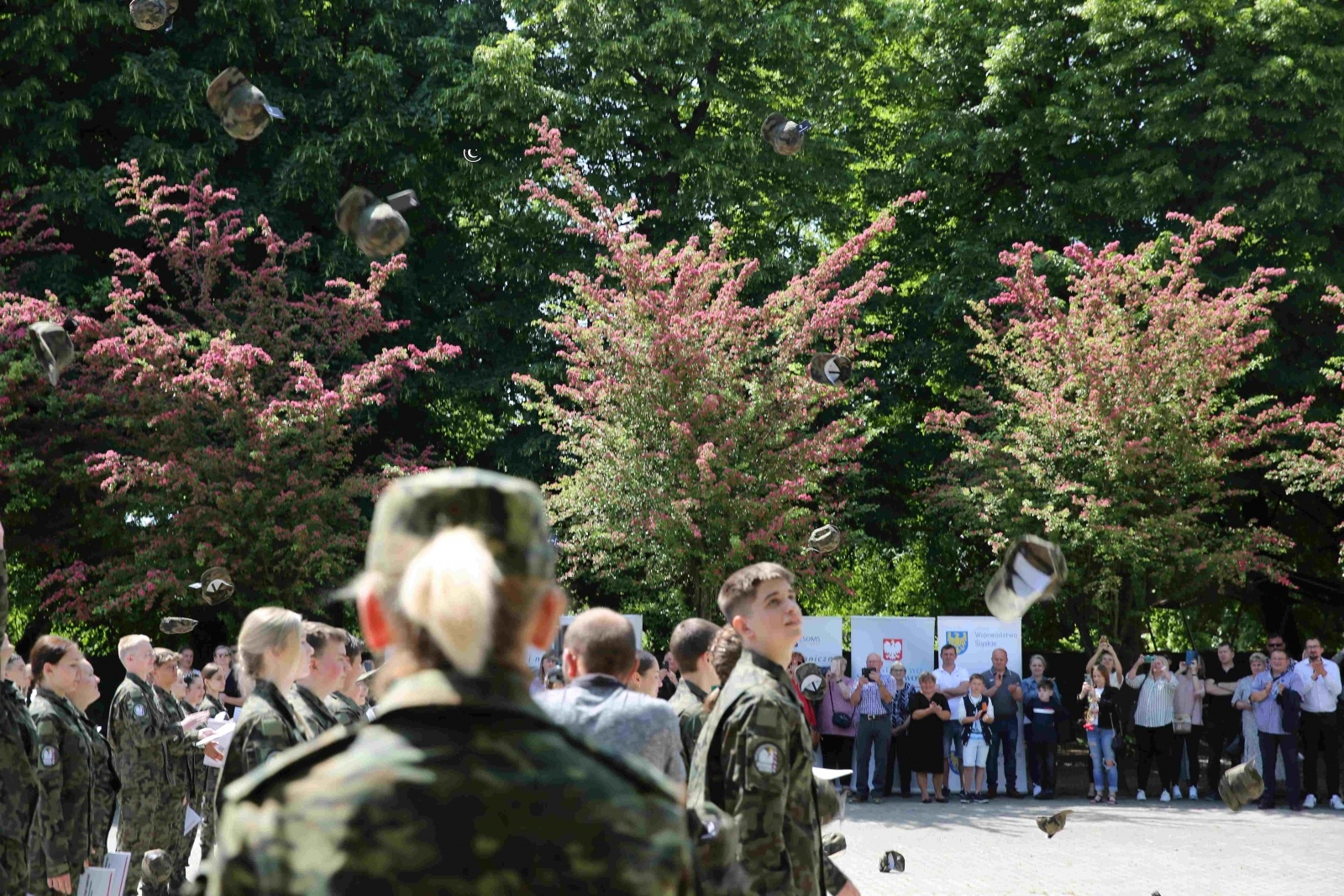 Zdjęcie w galerii na portalu naszraciborz.pl: Uroczyste ślubowanie patronackich klas Straży Granicznej w Raciborzu [FOTO i WIDEO] wiadomości z regionu